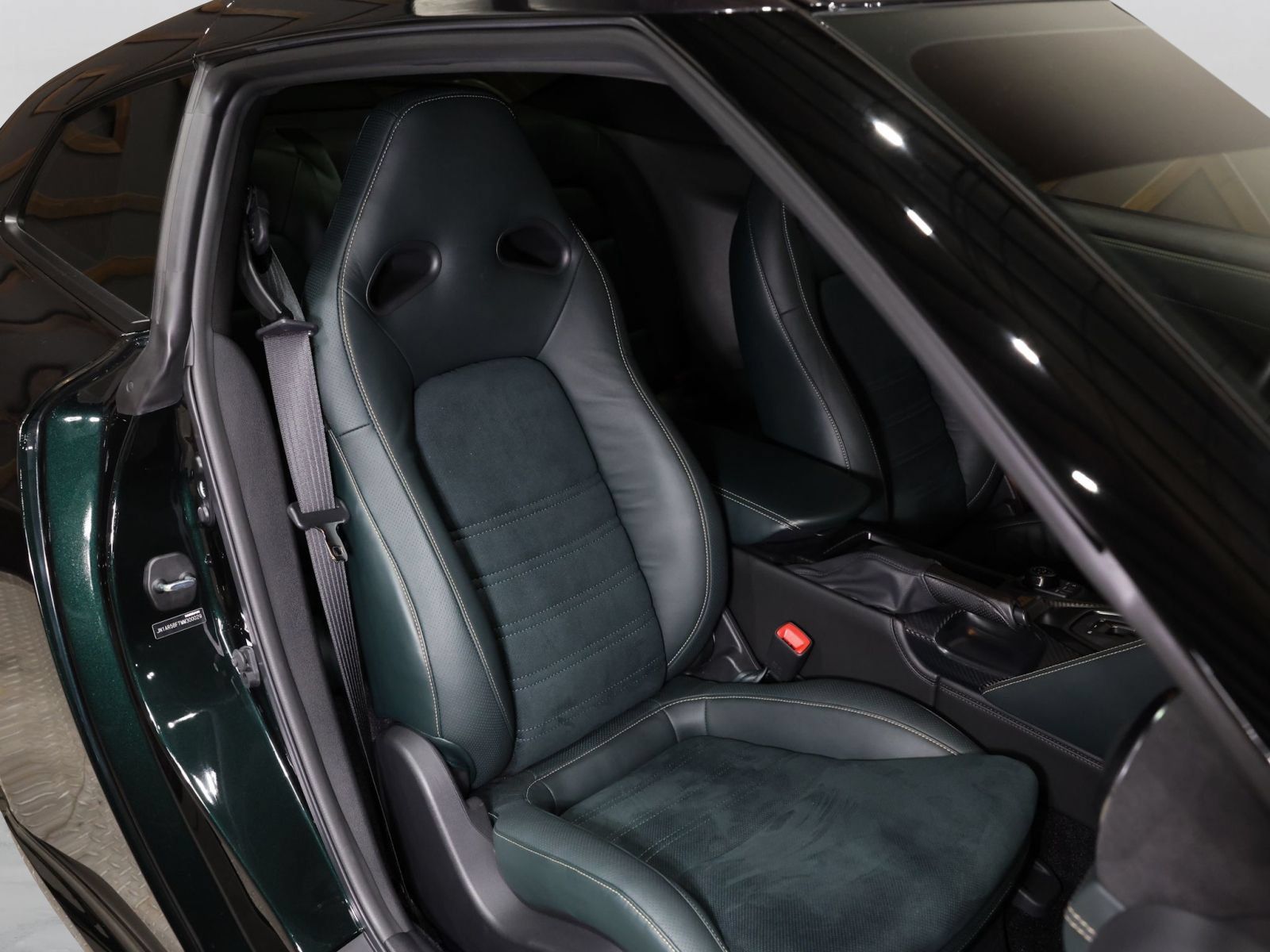 Used 2021 Nissan GT-R Premium AWD/4WD image 5