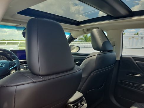 Certified 2024 Lexus ES 350 F Sport w/ Technology Package FWD image 14