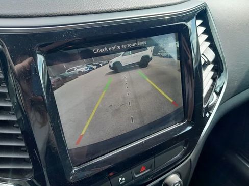 Used 2019 Jeep Cherokee Limited w/ Trailer Tow Group AWD/4WD image 24