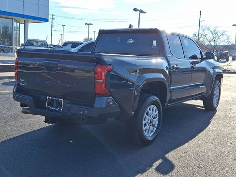 Used 2025 Toyota Tacoma SR5 image 6