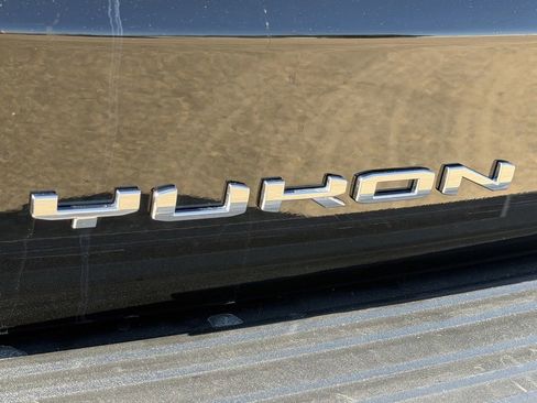 Used 2025 GMC Yukon Denali AWD/4WD image 11