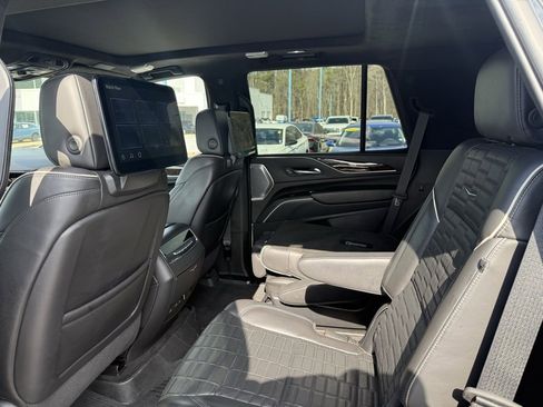 Used 2023 Cadillac Escalade Sport Platinum w/ LPO, ONYX Package image 8