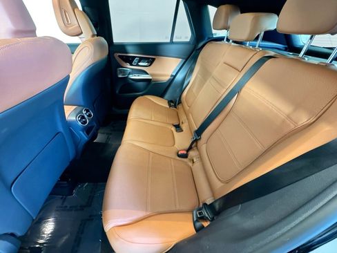Used 2025 Mercedes-Benz GLC 350e 4MATIC image 23