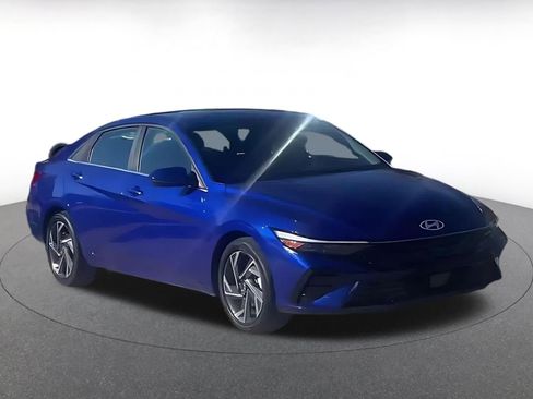 Used 2025 Hyundai Elantra SEL image 8