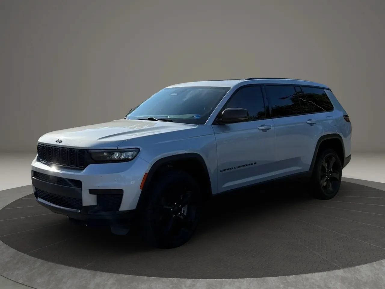 Used 2024 Jeep Grand Cherokee L Altitude AWD/4WD image 1