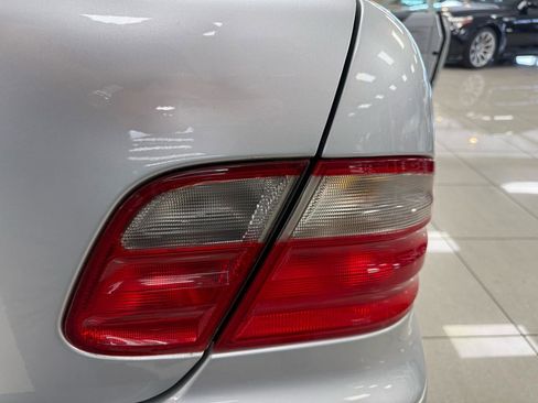 Used 2001 Mercedes-Benz CLK 320 Coupe image 21