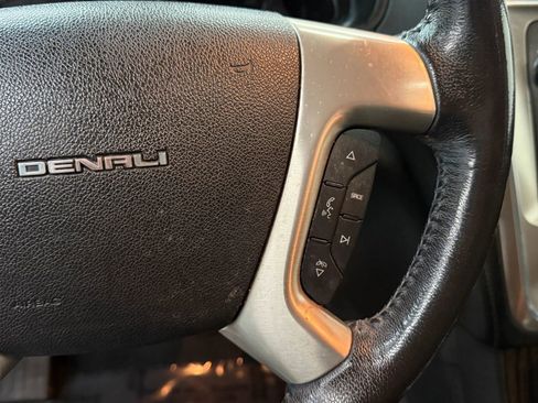 Used 2013 GMC Acadia Denali image 31