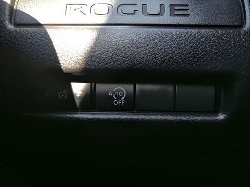 Used 2023 Nissan Rogue S AWD/4WD image 42