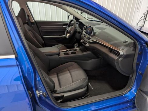 Used 2025 Nissan Altima 2.5 SV FWD image 27