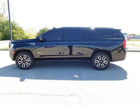 Used 2021 GMC Yukon XL AT4 w/ AT4 Premium Plus Package AWD/4WD image 6