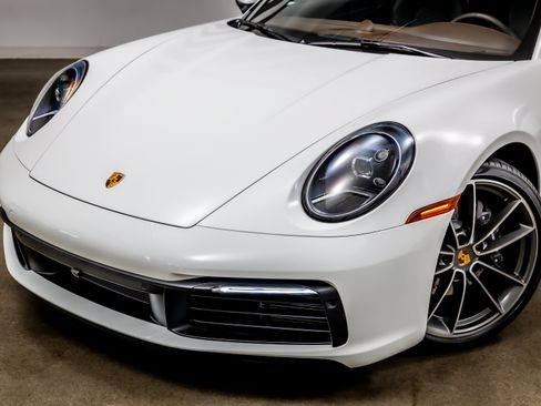 Used 2024 Porsche 911 Carrera RWD image 18