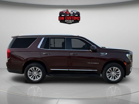 Used 2023 GMC Yukon SLT w/ SLT Premium Package AWD/4WD image 8