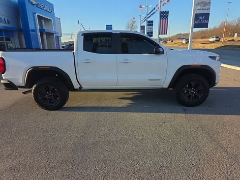 Used 2024 GMC Canyon Elevation image 4