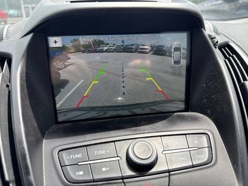 Used 2017 Ford Escape SE w/ Equipment Group 201A FWD image 6