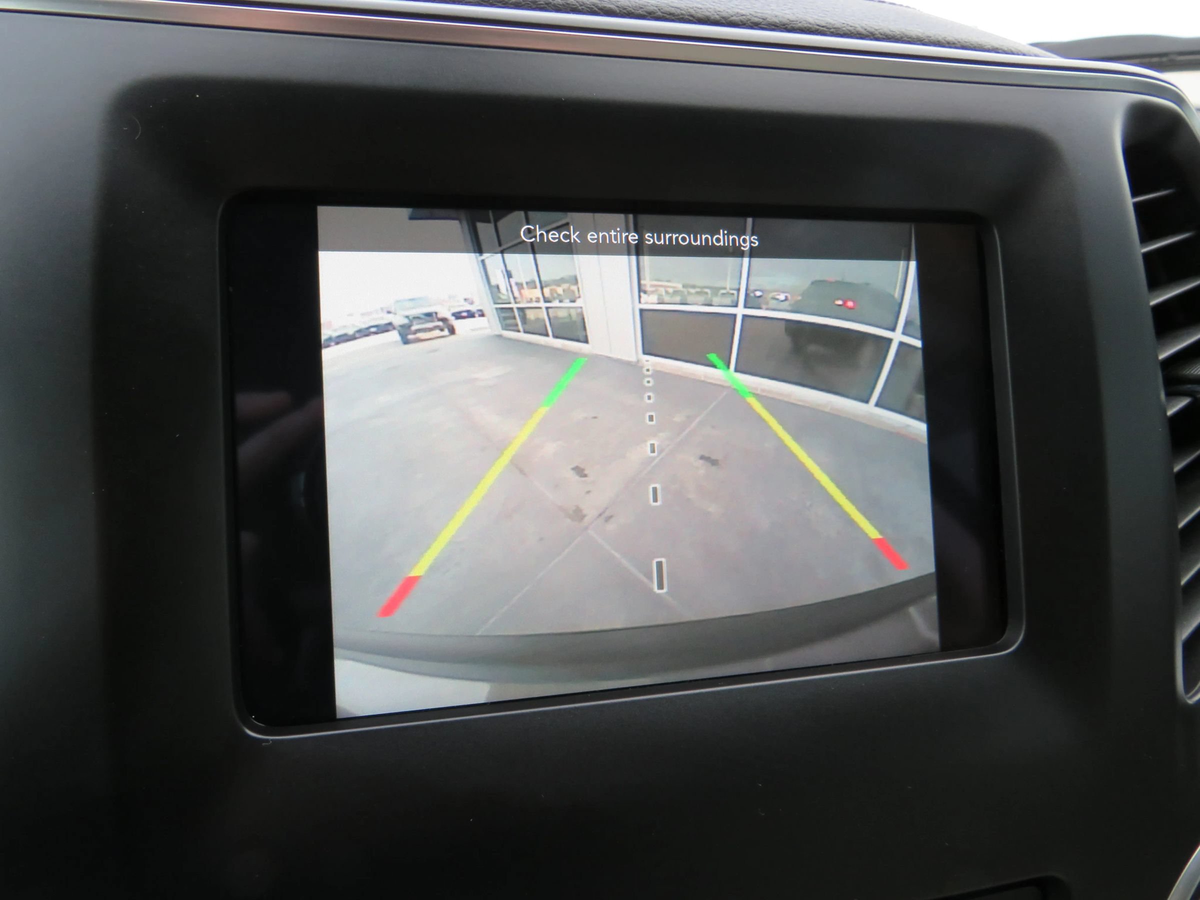 Used 2019 Jeep Cherokee Latitude w/ Popular Appearance Group FWD image 18