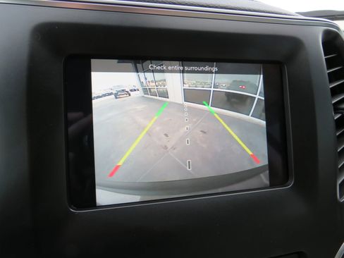 Used 2019 Jeep Cherokee Latitude w/ Popular Appearance Group image 18