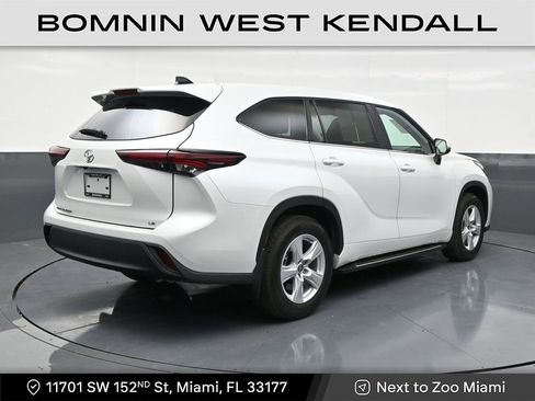 Used 2025 Toyota Highlander LE image 5