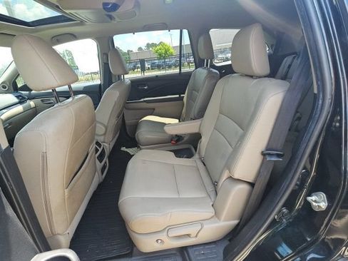 Used 2019 Honda Pilot Touring image 14