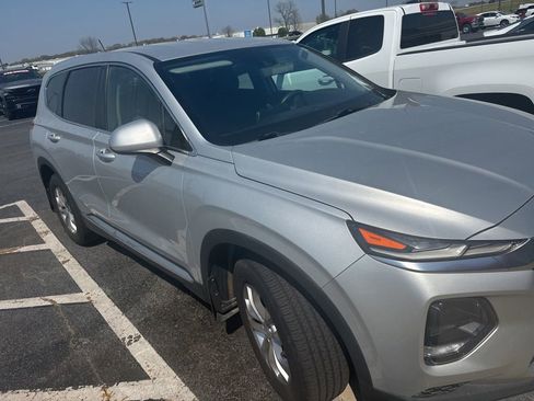 Used 2019 Hyundai Santa Fe SE image 5