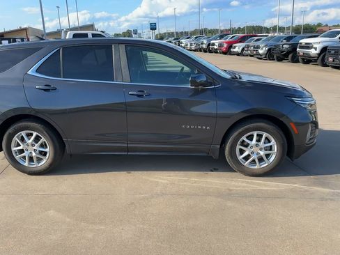 Used 2023 Chevrolet Equinox LT FWD image 2