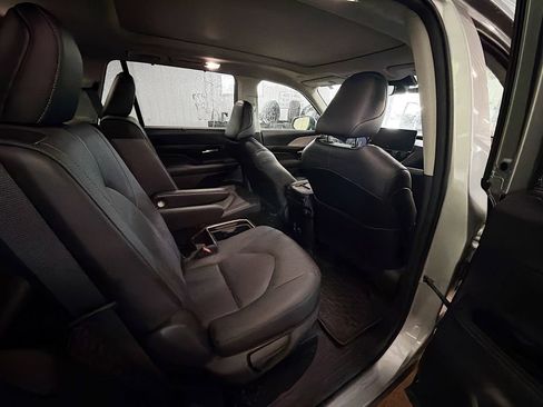 Used 2024 Toyota Grand Highlander AWD Hybrid image 11