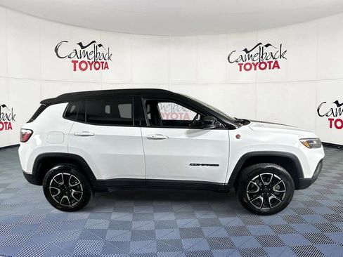 Used 2025 Jeep Compass Trailhawk image 8