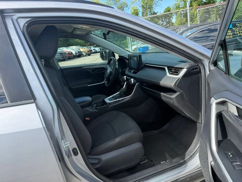 Used 2021 Toyota RAV4 LE AWD/4WD image 26