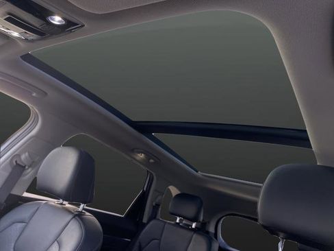 Certified 2022 Kia Sorento SX image 7