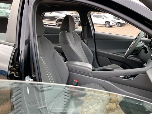 Used 2023 Hyundai Elantra SEL w/ Cargo Package image 8