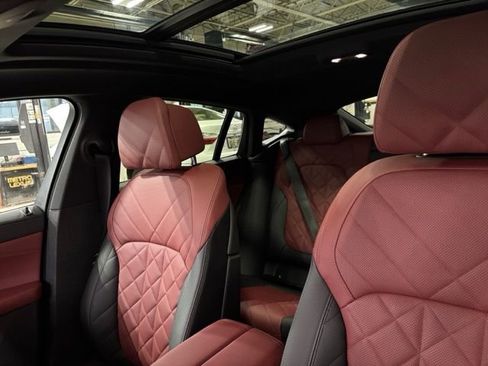 Used 2024 BMW X6 xDrive40i w/ Premium Package image 23