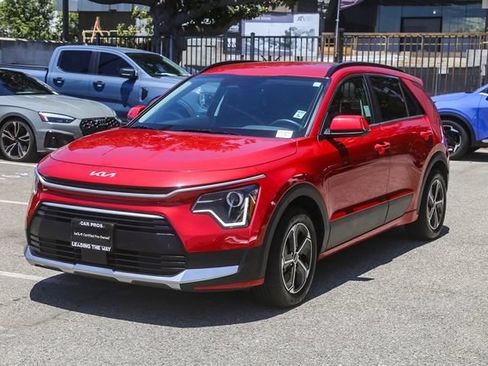 Certified 2025 Kia Niro EX FWD image 5