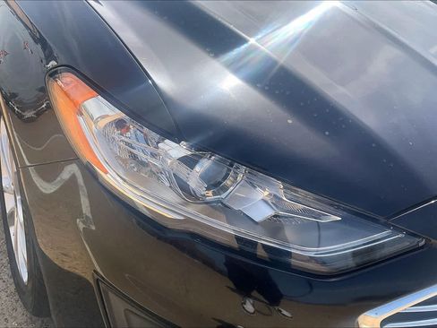 Used 2020 Ford Fusion SE FWD image 30