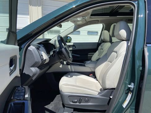 Used 2024 Nissan Pathfinder SL w/ SL Premium Package AWD/4WD image 12