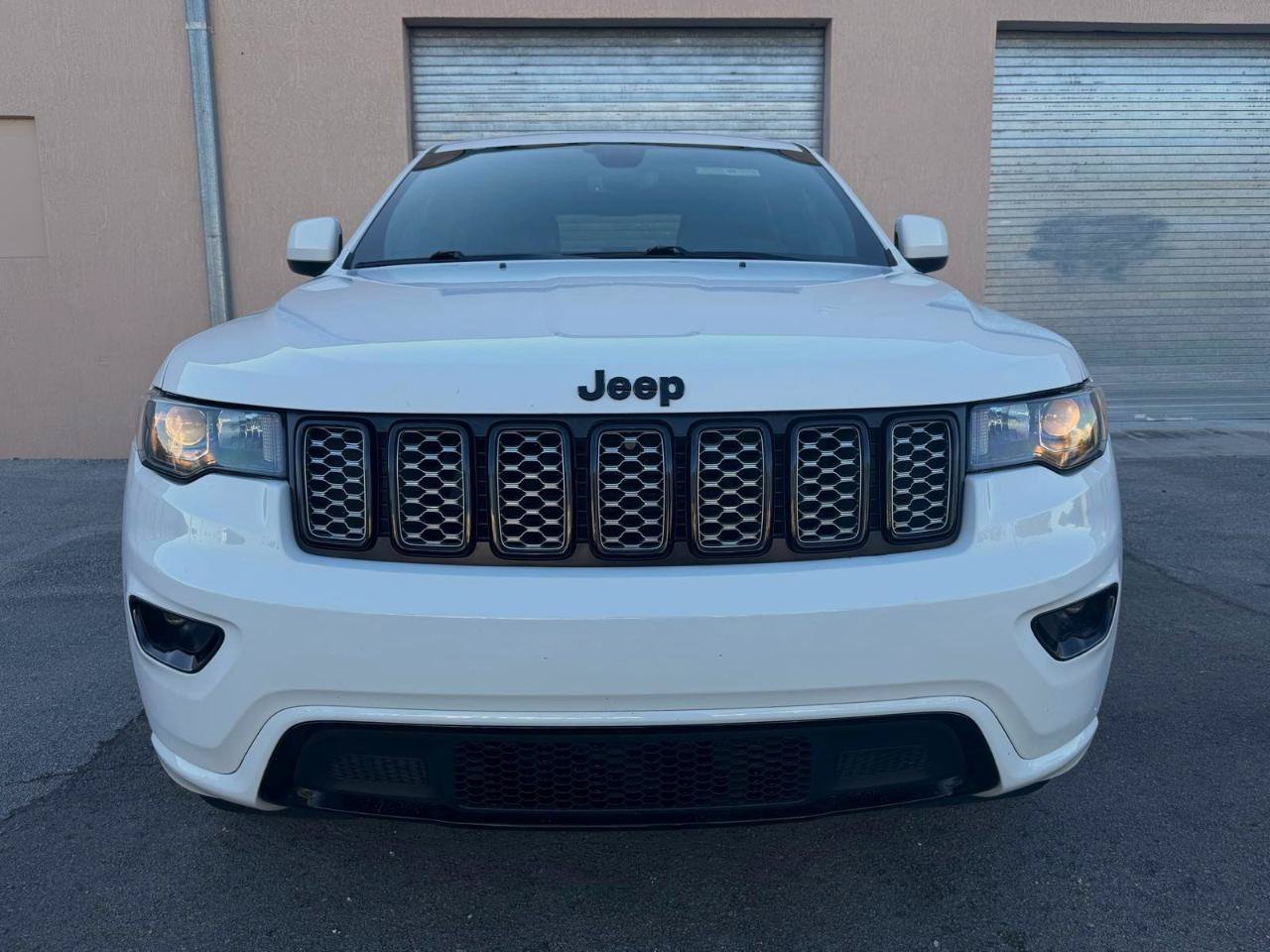 Used 2019 Jeep Grand Cherokee Laredo RWD image 8