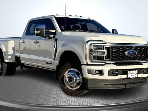 Used 2023 Ford F350 Platinum w/ FX4 Off-Road Package image 12