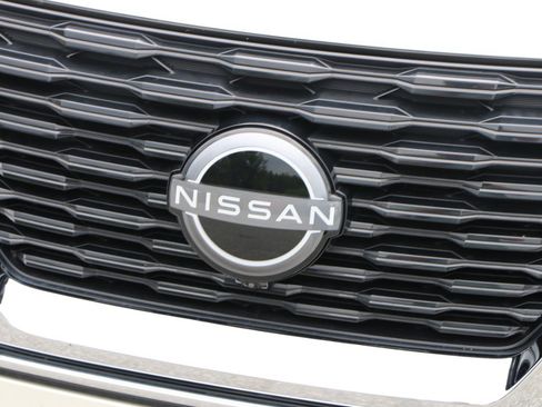 Used 2023 Nissan Rogue SL FWD image 12