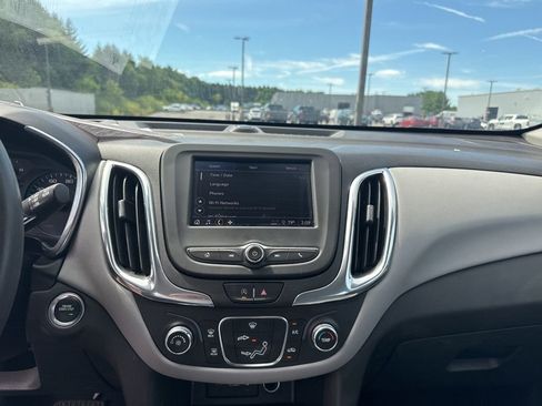 Used 2022 Chevrolet Equinox LS image 19