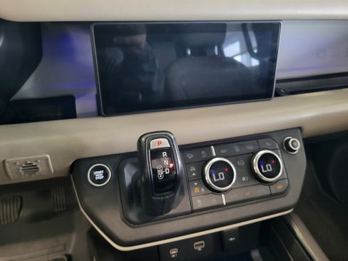 Used 2020 Land Rover Defender 110 HSE AWD/4WD image 18