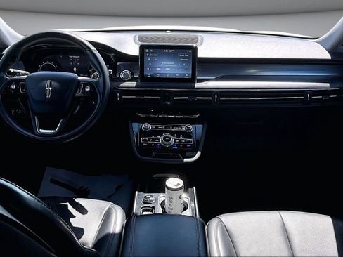 Used 2021 Lincoln Corsair AWD w/ Premium Package image 7