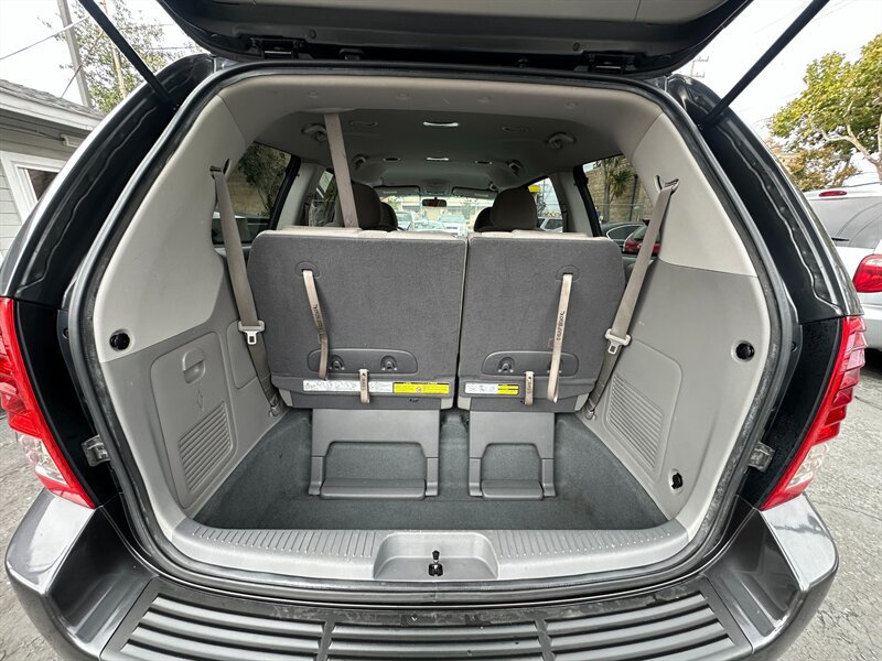 Used 2012 Kia Sedona LX FWD image 11