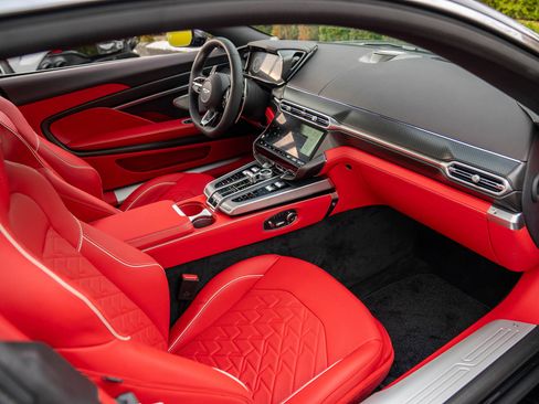 Used 2025 Aston Martin Vanquish image 25