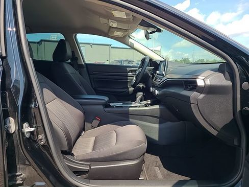 Used 2024 Nissan Altima 2.5 SV AWD/4WD image 27