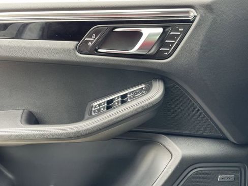 Used 2021 Porsche Macan Base image 20