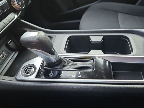 Used 2024 Nissan Sentra SV FWD image 25