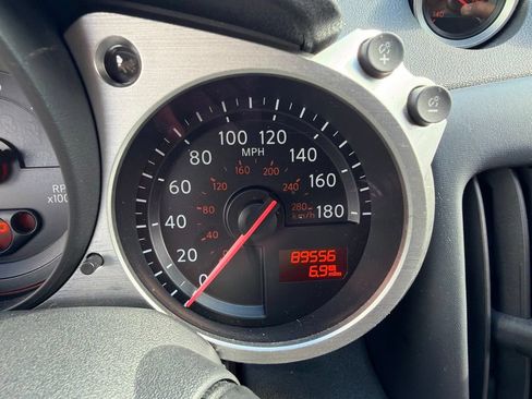Used 2020 Nissan 370Z Coupe RWD image 17