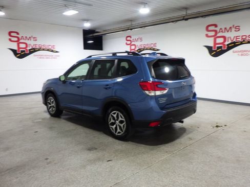 Used 2019 Subaru Forester Premium w/ All-Weather Package AWD/4WD image 2