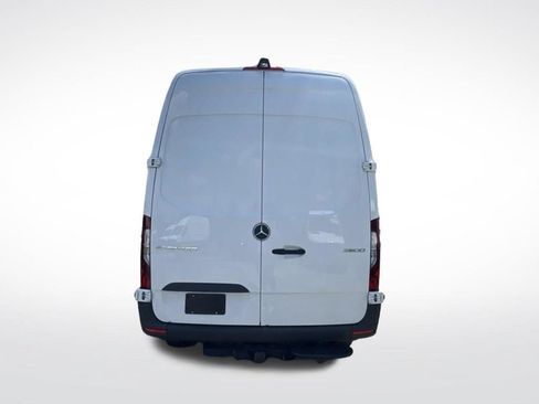 Used 2025 Mercedes-Benz Sprinter 2500 image 4