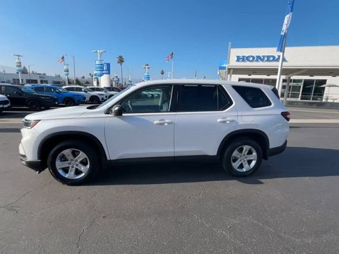 Used 2023 Honda Pilot LX image 5