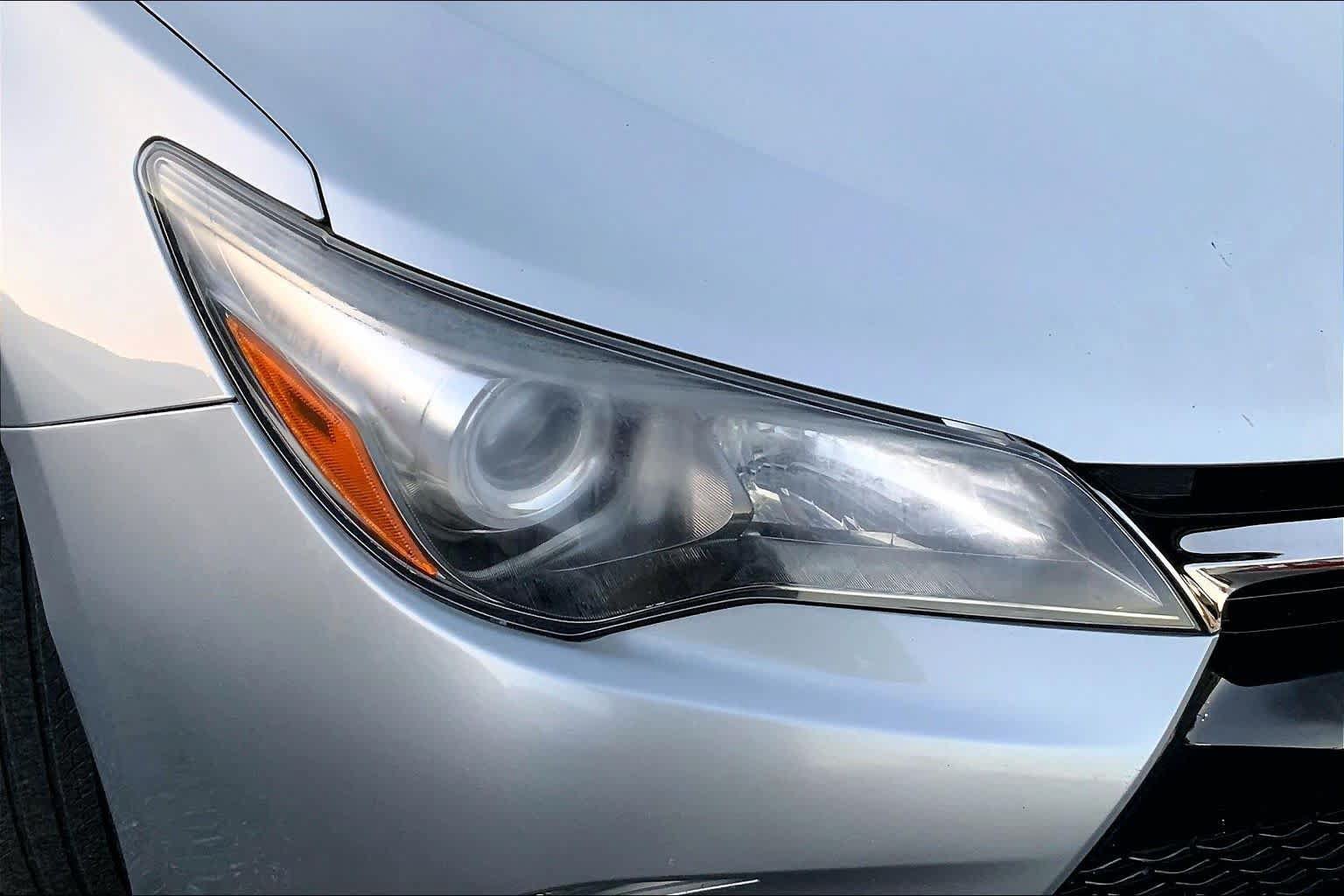 Used 2017 Toyota Camry SE w/ Moonroof Package FWD image 24