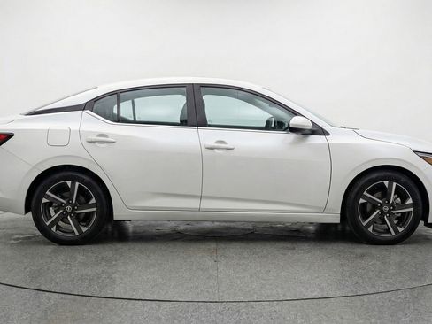 Used 2025 Nissan Sentra SV image 11